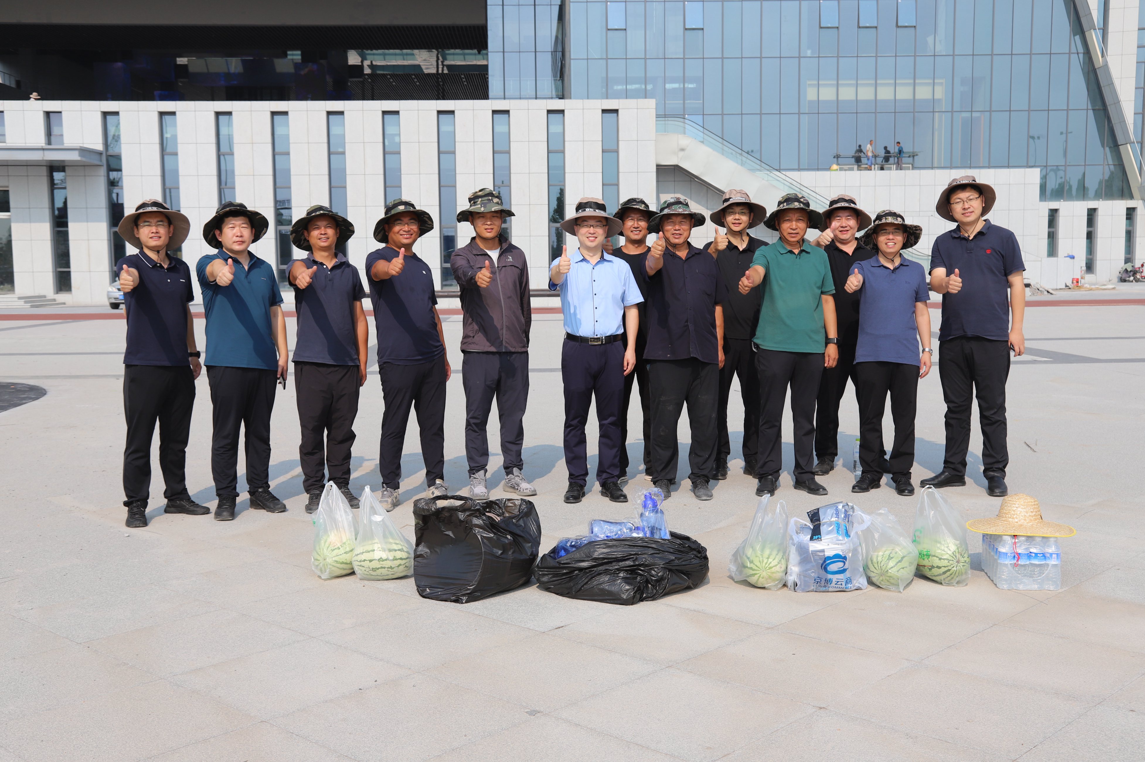 關(guān)愛(ài)員工 夏送清涼——博華生態(tài)農(nóng)業(yè)組織慰問(wèn)項(xiàng)目一線員工